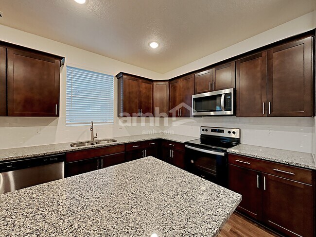 Building Photo - 1338 E White St