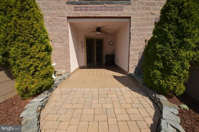Building Photo - 102 Mercer Ct