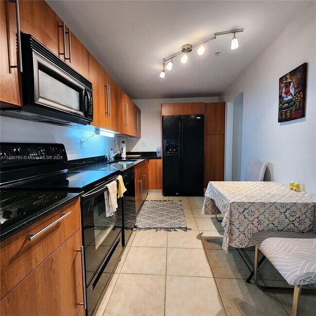 Building Photo - 3000 S Ocean Dr