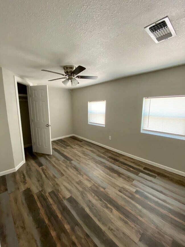 Building Photo - 3 Bed 2 Bath near Texas Tech Now Available!