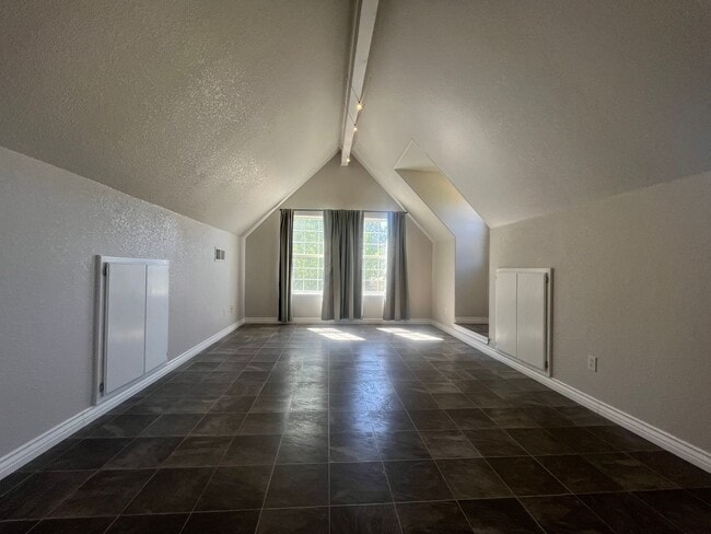 Building Photo - 3 Bed 2 Bath House in Bear Valley Springs!