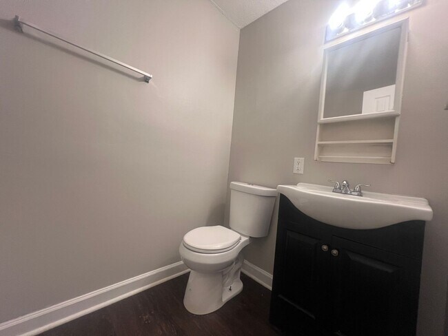 Building Photo - 3605 Somerset Dr