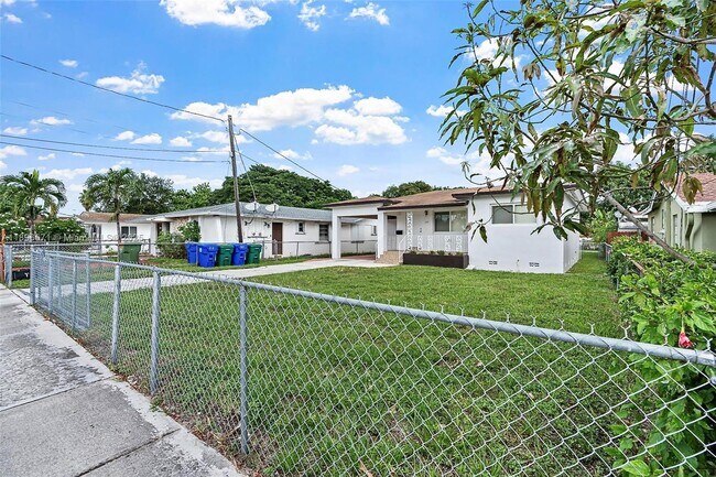 Building Photo - 1221 NW 34th Ave
