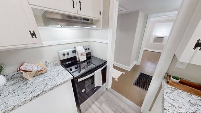 Building Photo - 2 acres in Millbrook w/ large screened in ...