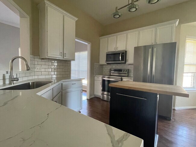 Building Photo - 7266 Piping Rock Rd