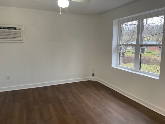 Building Photo - 416 Old Beason Well Rd