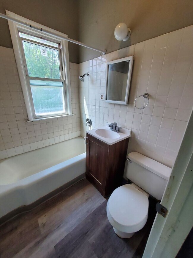 Building Photo - 2201-2203 N 32nd St. (Duplex)(ACE PROPERTY)