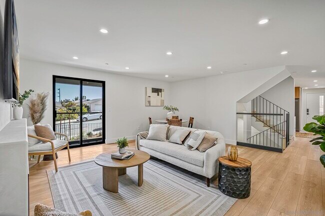 Building Photo - 2124 San Clemente St