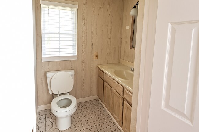 Building Photo - 235 Forest Hills Dr