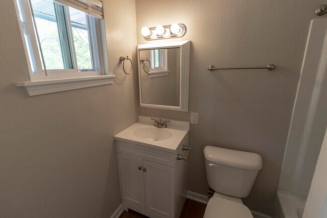 Building Photo - 105 N Garth Ave