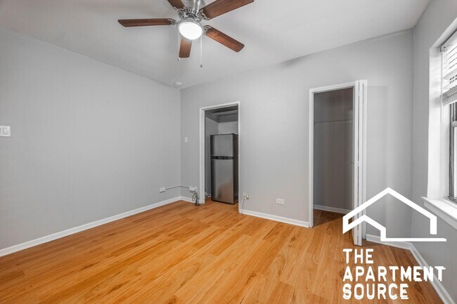 Building Photo - 1140 N La Salle Dr