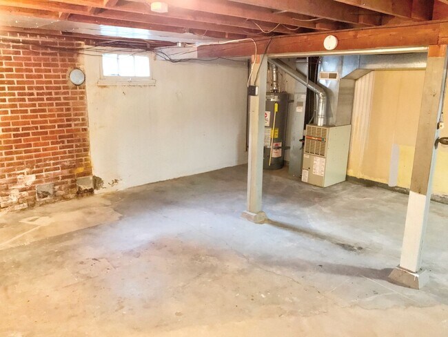 Building Photo - Adorable Hazelwood Bungalow on Secluded Road with Detached Garage, Expansive Basement and Yard