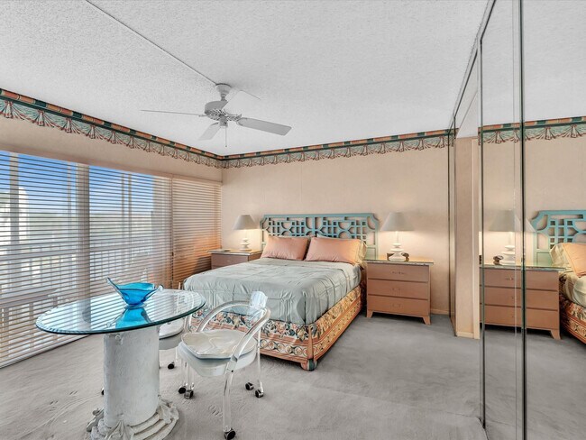 Building Photo - 1537 E Hillsboro Blvd