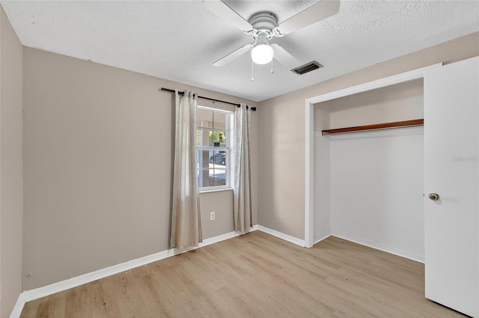 Building Photo - 1712 Village Ct