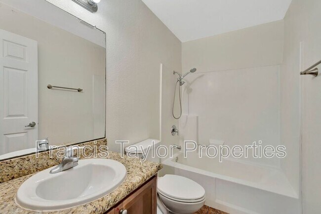 Building Photo - 225 W El Norte Pkwy