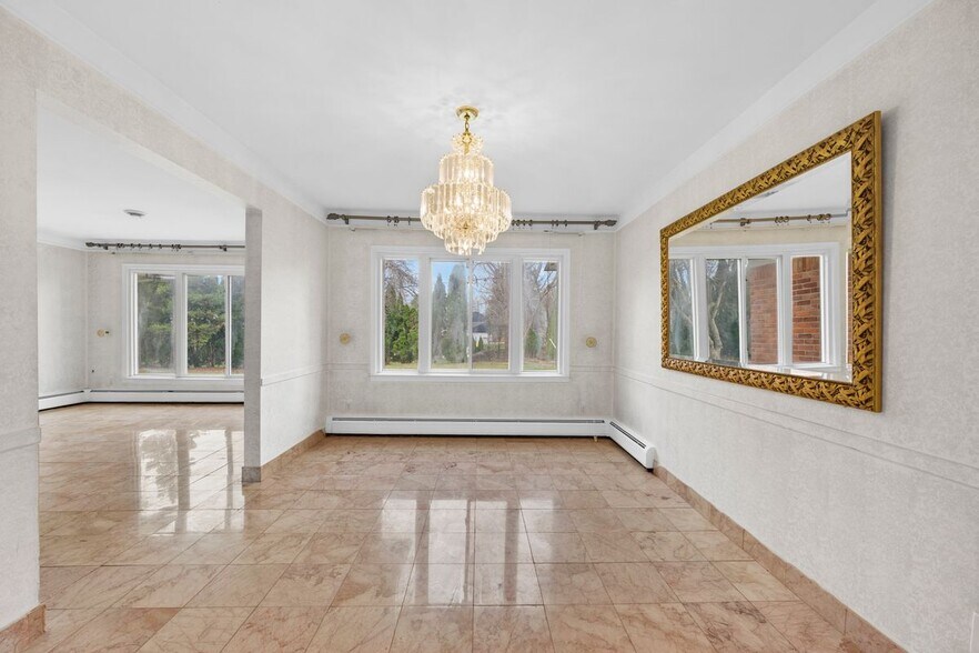 Building Photo - 2616 Douglas Dr