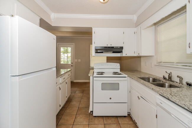 Building Photo - 3 Bedroom Little Rock Home