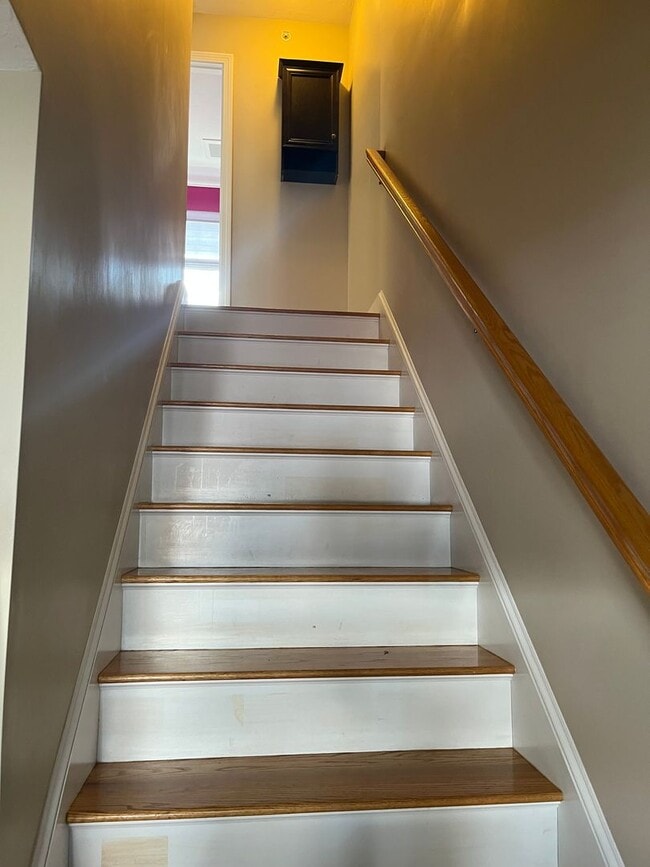 Building Photo - Modern 2Br-1.5Ba Townhouse in East Weymouth