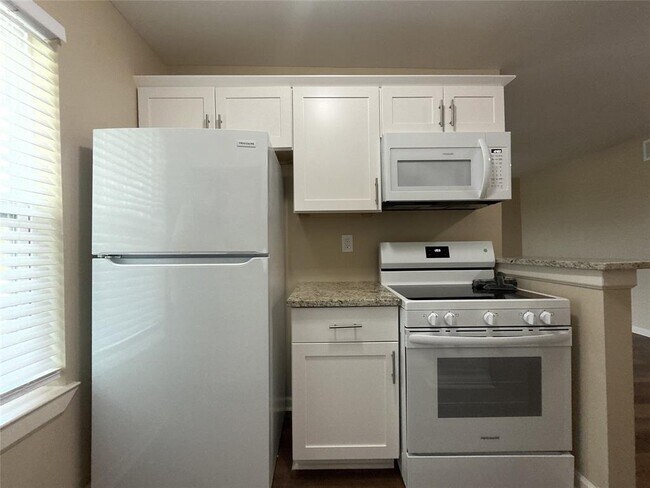 Building Photo - 5550 N Braeswood Blvd