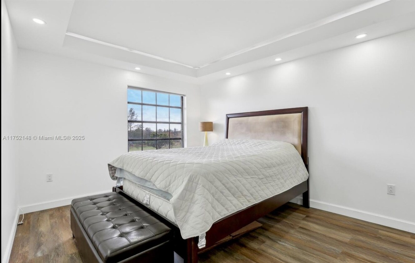 Bedroom - 5570 NW 44th St