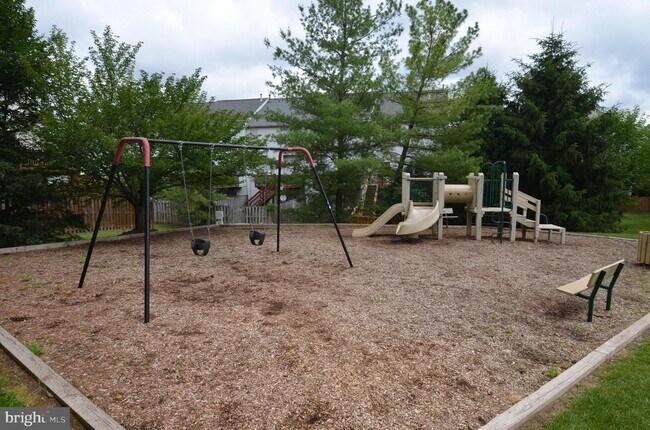 Building Photo - 14286 Glade Spring Dr