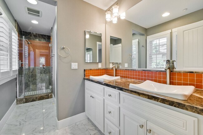 Building Photo - Gorgeous Morgan Park Refreshed for Immediate Move-In! Must see!