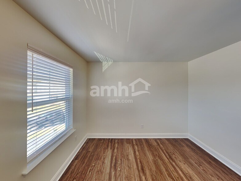 Building Photo - 2012 Bennett Dr