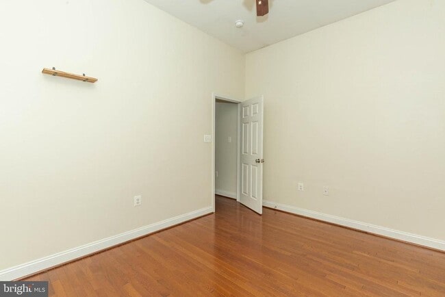 Building Photo - 15 Flag Ct