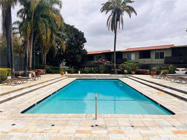 Building Photo - 1345 Cabrillo Park Dr