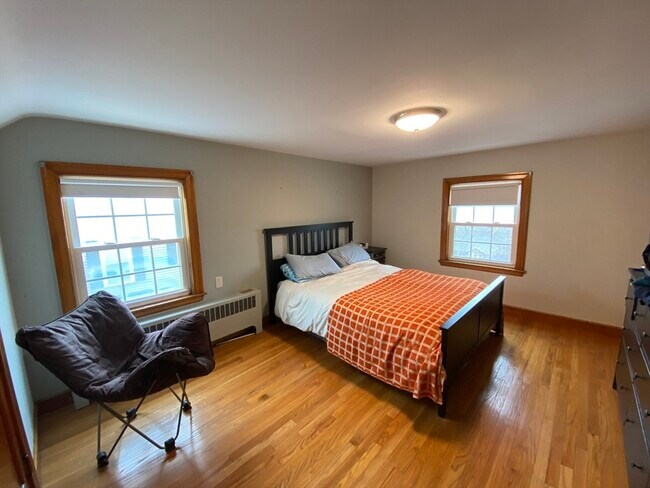 Building Photo - 11 Woodbury St