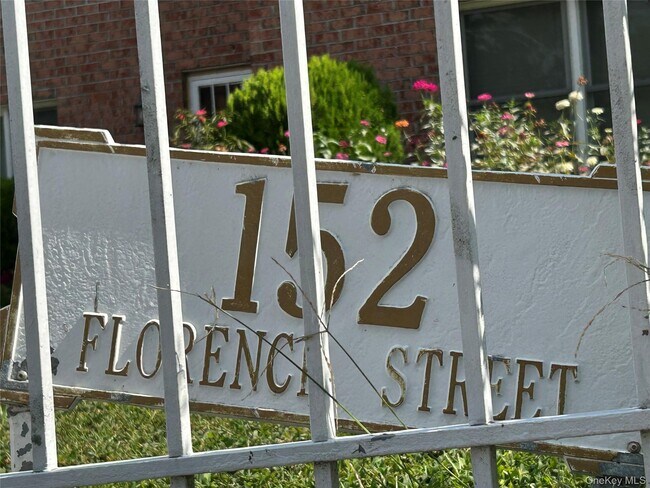 Primary Photo - 152 Florence St