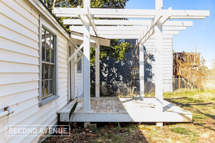 Building Photo - 412 Irving St