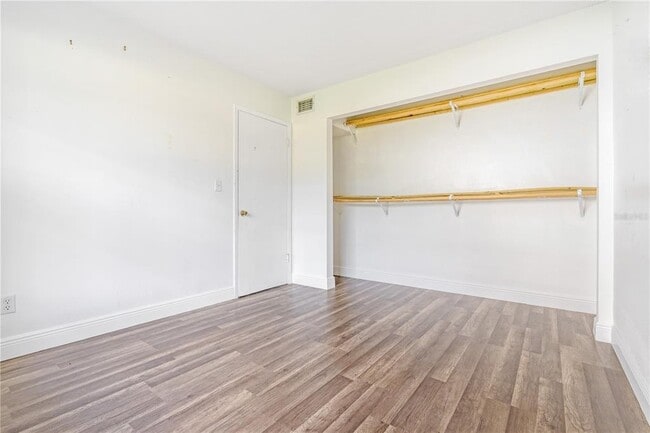 Building Photo - 313 Dirksen Dr
