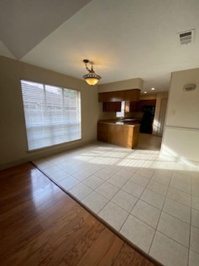 Building Photo - 2-bedroom, 1 bath house in Frisco. Parking uncovered.