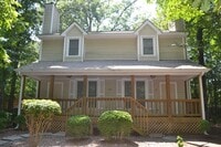 Building Photo - 2 Bedroom Duplex Apartment Close to Campus!