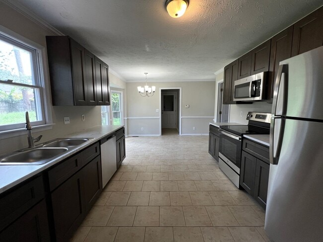 Building Photo - Charming 3 Bed 2.5 Bath Home in Beaver Run