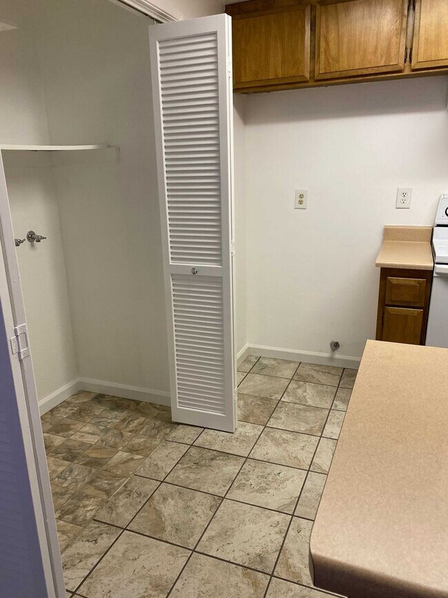 Building Photo - 4819 Suncrest Way