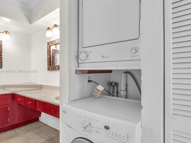 Building Photo - 2501 Brickell Ave