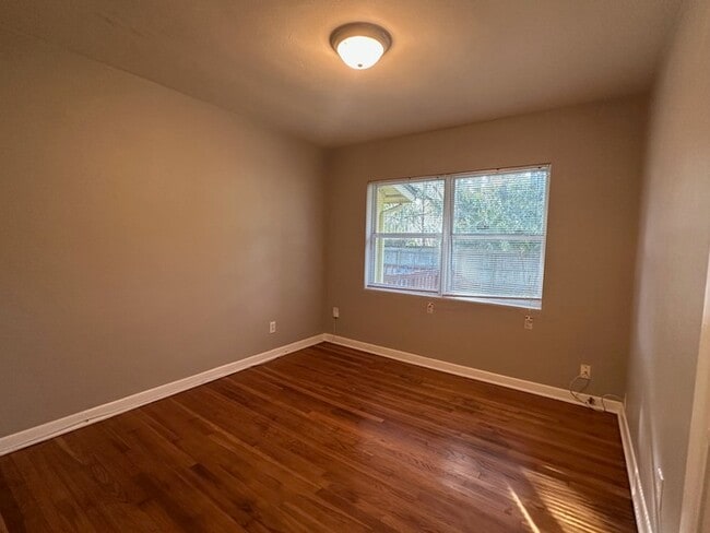 Building Photo - Charming 3 Bedroom Home in Lakewood Available Now!