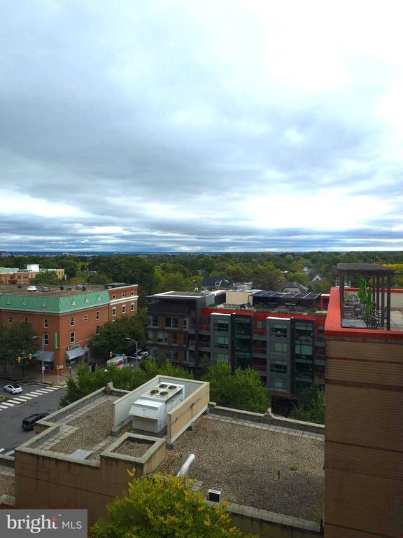 Building Photo - 1020 N Highland St