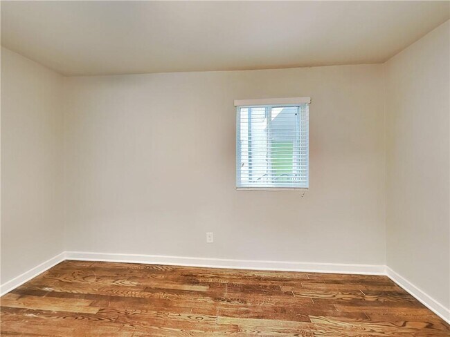 Building Photo - 880 N Highland Ave NE