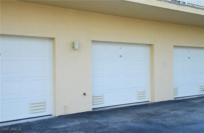 Building Photo - 410 Flagship Dr