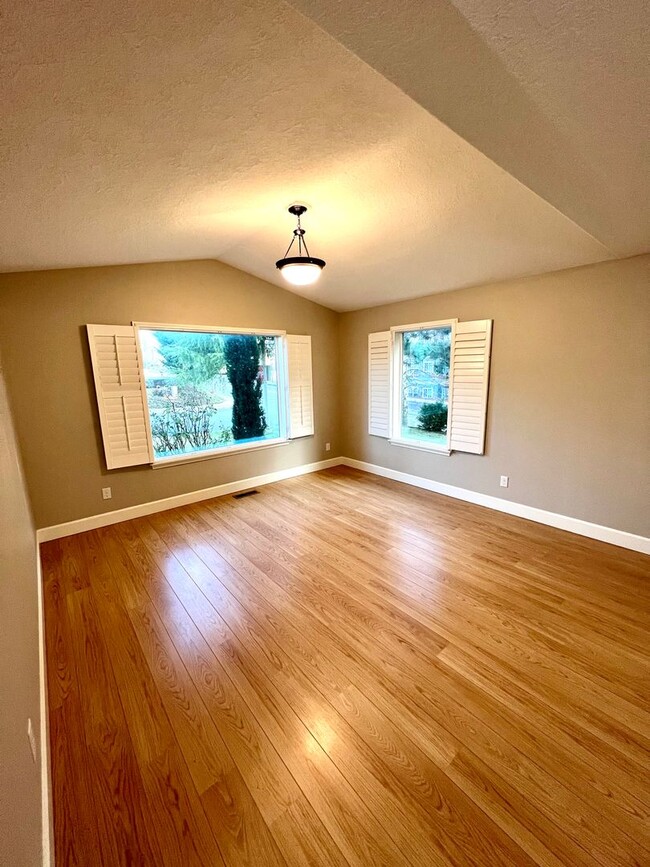 Building Photo - Great South Salem Location, Single-Level Home!