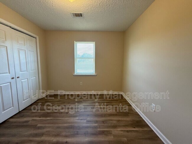 Building Photo - 134 N Ridge Dr