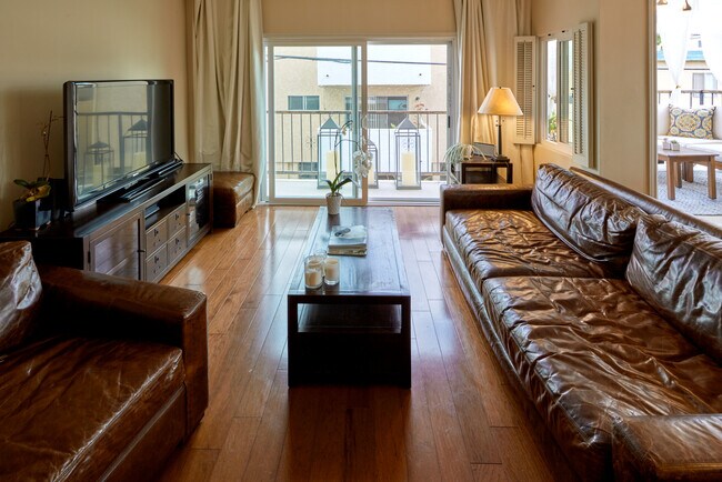 Building Photo - 817 10th St