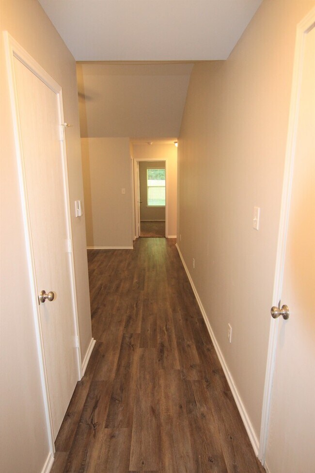 Building Photo - Coming Soon! Updated 3 Bedroom, 2 Bathroom home in Whitehouse ISD!
