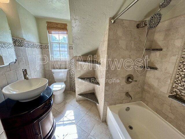 Building Photo - 5663 N Illinois St