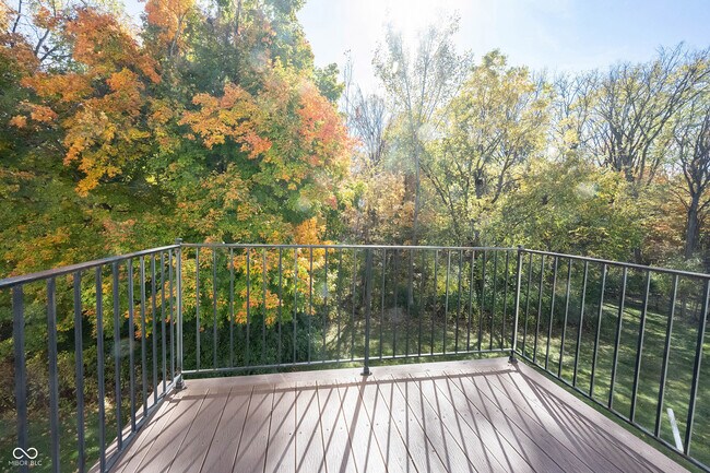 Building Photo - 9009 Mercer Dr