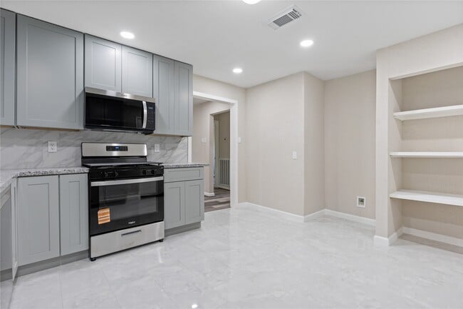 Building Photo - 10613 Chadwick St