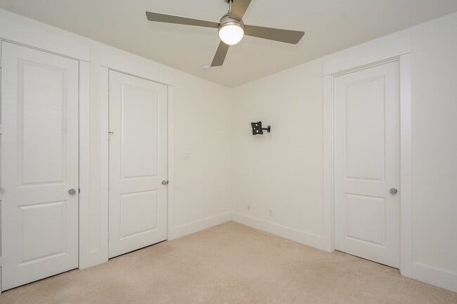 Building Photo - 310 Cyclamen St